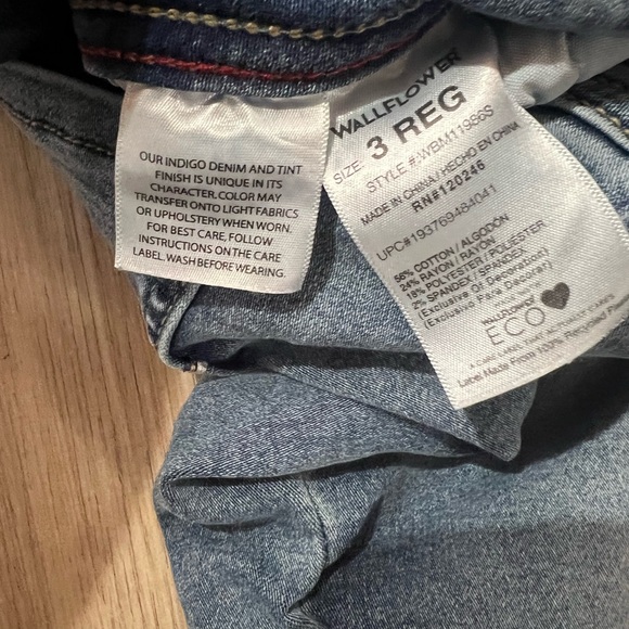 Wallflower Ultra Fit Skinny Jeans Juniors Size 3 Medium Wash Stretch Denim - Picture 3 of 4